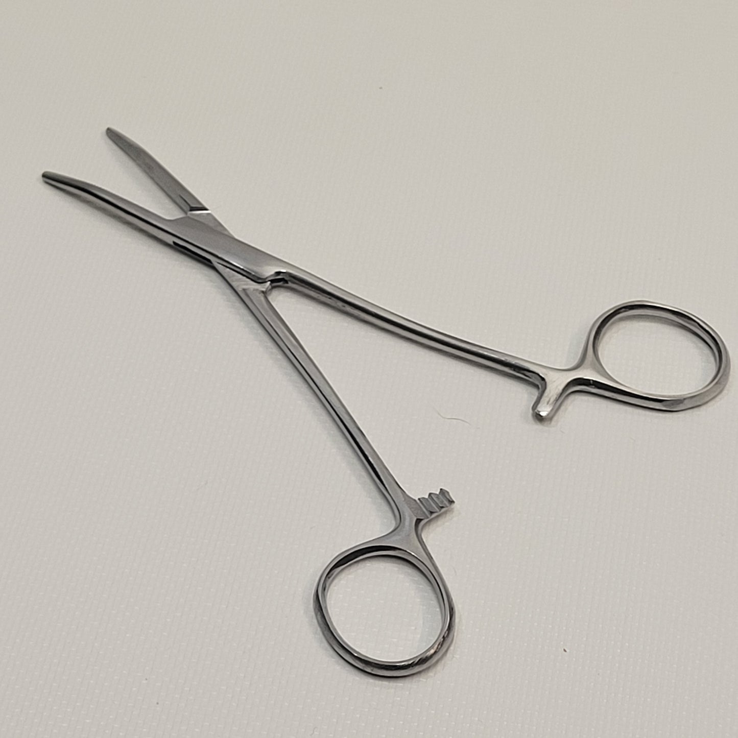 5.5" Self-Locking Tweezers / Hemostat w/ Curved End